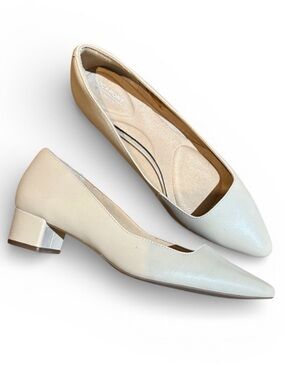NWOB Rockport Total Motion Cream Leather Pointed Toe Comfort Block Heel 7.5